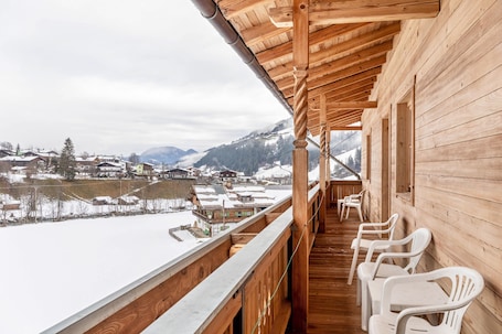 Property grounds. Holiday Apartment "Schwüwong - Apartment 23" with Mountain View, Shared Terrace and Wi-Fi