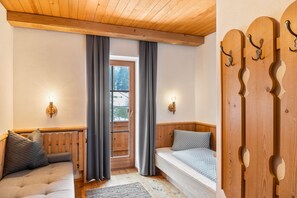 2 bedrooms, free WiFi, bed sheets - Holiday Apartment "Schwüwong - Apartment 23" with Mountain View, Shared Terrace and Wi-Fi (Kelchsau)