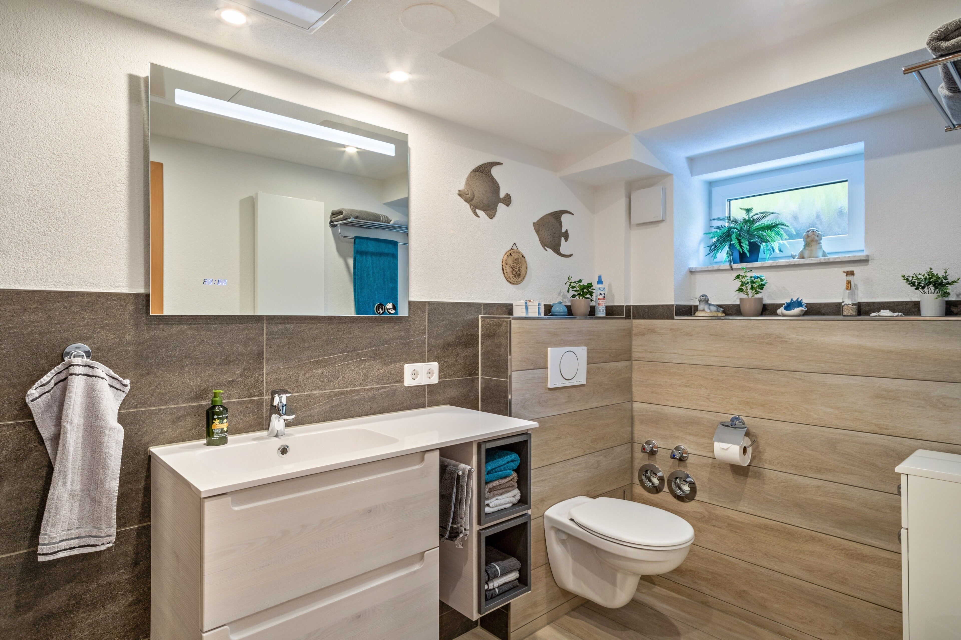 Een douche, een haardroger, handdoeken