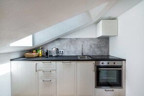 Kühlschrank, Ofen, Herdplatte, Geschirrspüler