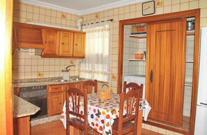 Mikrobølgeovn, ovn, kokeplater og brødrister