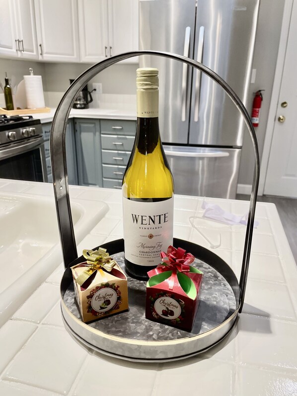 Fridge, microwave, oven, stovetop - 5 minutes to Downtown Livermore - Cozy home (Livermore)