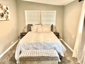 3 bedrooms, iron/ironing board, free WiFi, bed sheets - 5 minutes to Downtown Livermore - Cozy home (Livermore)