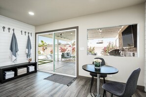 Outdoor dining - New Listing Heated Pool Hot Tub Amazing Villa (Scottsdale)