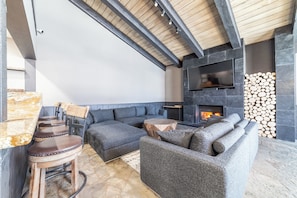 Smart TV, fireplace, DVD player, table football - Walk to Canyon Lodge w/ Pool and Spa Access 573 (Mammoth Lakes)