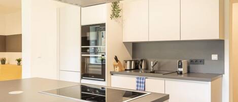 Kühlschrank, Ofen, Geschirrspüler, Toaster