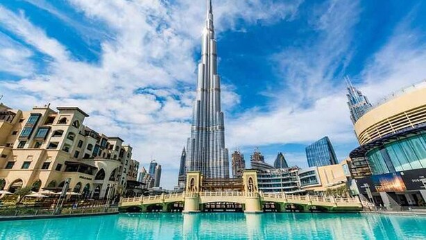 Indoor pool - Serene Studio Apartment In Elite Downtown Dubai (Dubai)