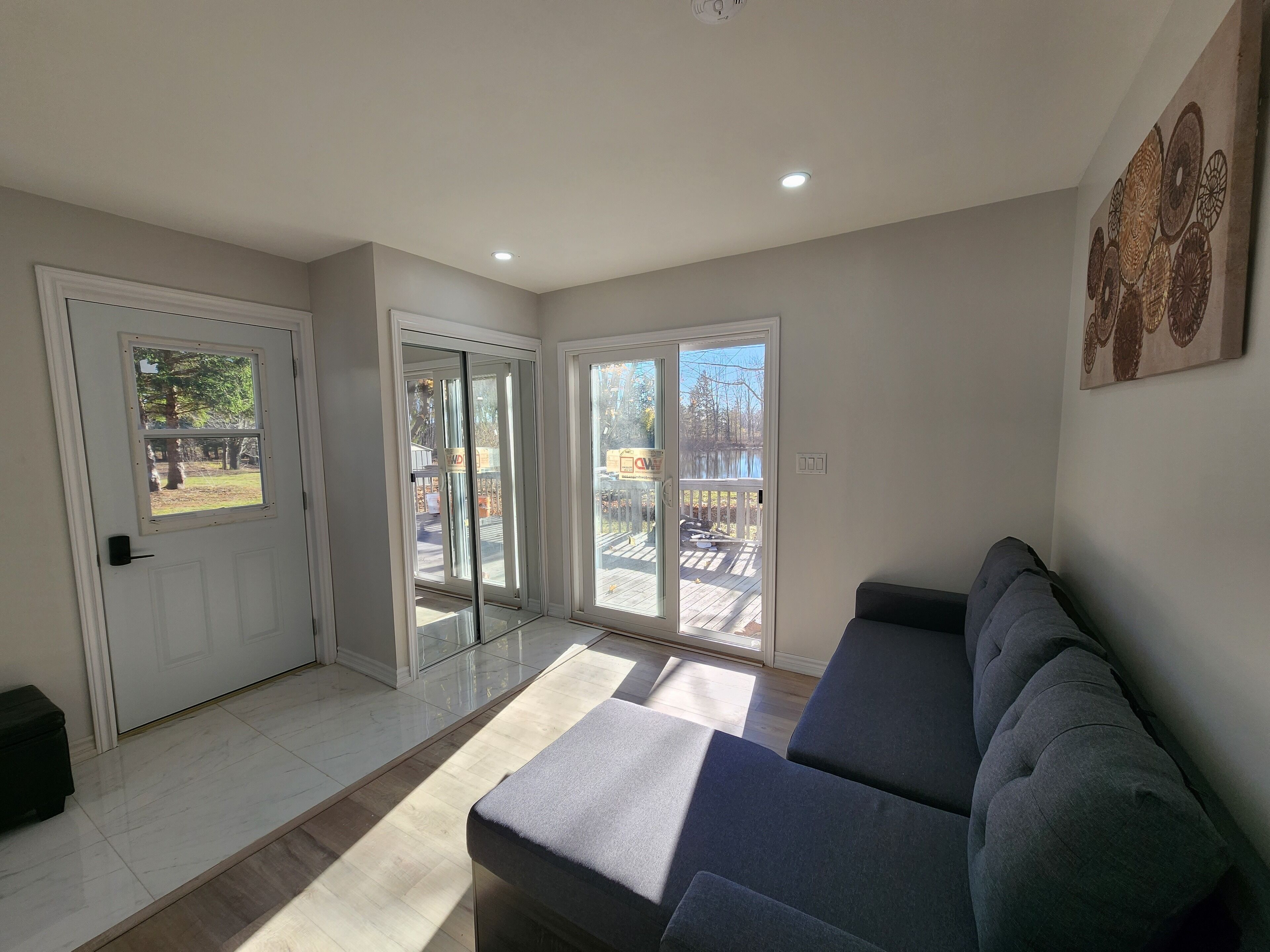 Smart-TV, Kamin, Stereoanlage