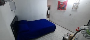 1 dormitori, escriptori, wifi i roba de llit