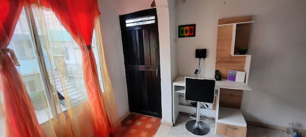 المنشأة من الداخل