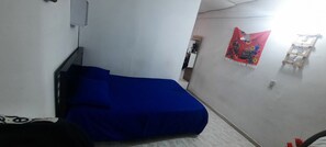 1 غرفة نوم ومكتب وواي فاي وملاءات أسرّة