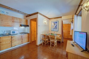 Family Apartment, 1 Bedroom, Mountainside (Abeti A2-17 few min from ski) | Private kitchen | Fridge, microwave, stovetop, cookware/dishes/utensils