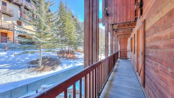 ํจ๋ฐ๋ฆฌ ์ํํธ, ์นจ์ค 1๊ฐ, ์ฐ๋นํ (Abeti A2-17 few min from ski) | ์๋ฐ ์์ค ๊ตฌ๋ด