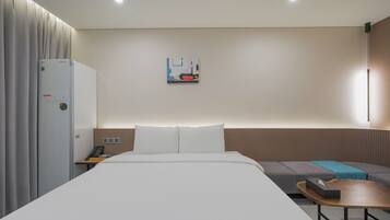 Executive Room | Premium bedding, down duvets, in-room safe, desk