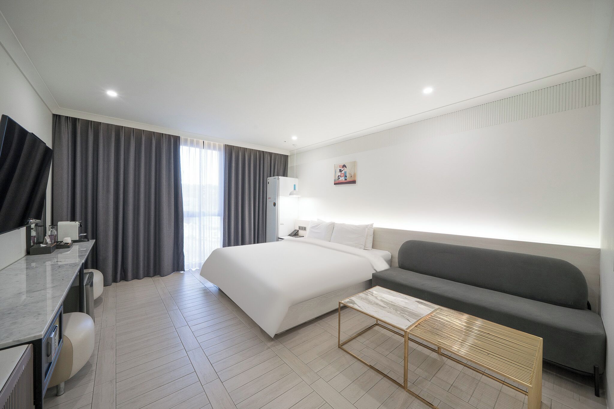 Premium bedding, down comforters, in-room safe, desk