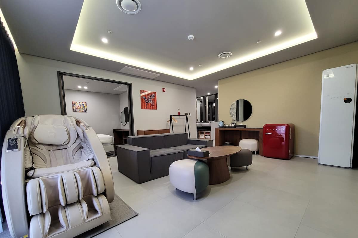 Camera familiare | Area soggiorno | Smart TV 55 pollici con canali via cavo, TV, tablet