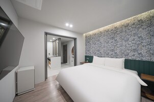 Premium bedding, down comforters, in-room safe, desk