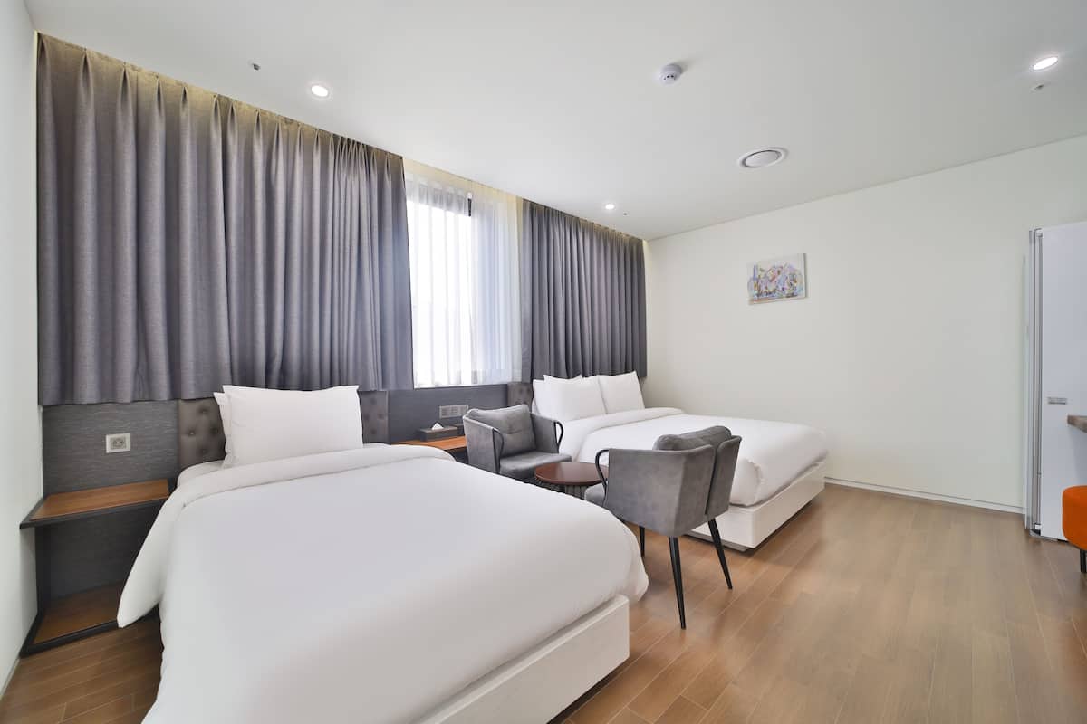 Camera Superior con 2 letti singoli | Biancheria da letto di alta qualità, copriletto in piuma