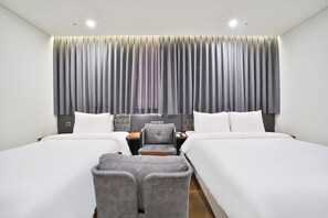 Premium bedding, down duvets, in-room safe, desk - Hotel PIED Suseong (Daegu)
