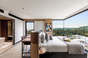 Hochwertige Bettwaren, Betten mit Memory-Foam-Matratzen, Minibar