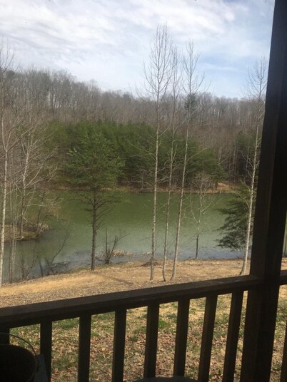 Writers - Two story cabin with Hot Tub Writers Cabin