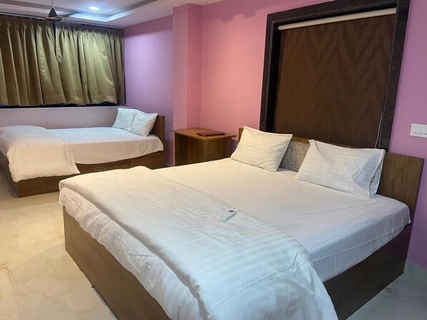 Deluxe Double Room | Free WiFi - Hotel Bablu Yadav (Maheshwaram)