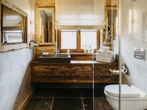 Ensemble douche/baignoire, sèche-cheveux