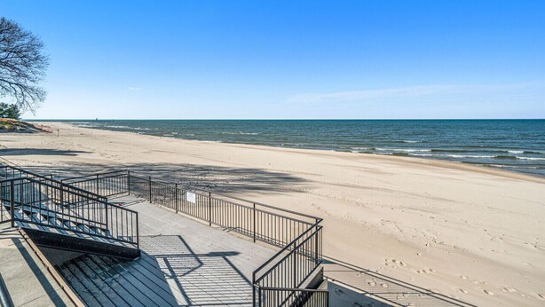 Unclassified image, 1 of 18, button - 1st floor Studio Condo:  Walk right out to an amazing pool and beach (South Haven)