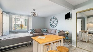 Unclassified image, 5 of 18, button - 1st floor Studio Condo:  Walk right out to an amazing pool and beach (South Haven)