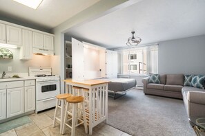 Interior - 1st floor Studio Condo: Walk right out to an amazing pool and beach (South Haven)