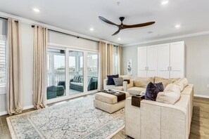 Smart TV, Netflix, Hulu, streaming services