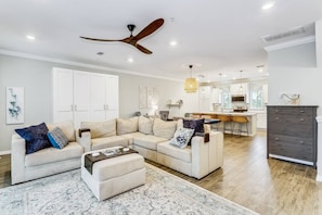 Smart TV, Netflix, Hulu, streaming services - Seascape| THE CLOSEST Set of Townhomes to all Beach Club Amenities at Lost Key| Views of Gulf| Bikes (Pensacola)