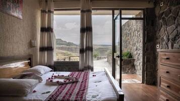 8 bedrooms, WiFi