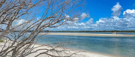 靠近海滩、沙滩毛巾