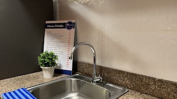 Cabaña estándar | Cocina privada | Frigobar, tetera eléctrica y congelador