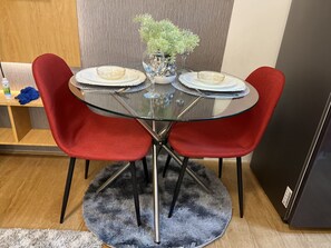 Standard Cabin | Makan dalam bilik