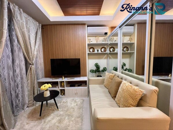 Executive Condo | Living area | Smart TV - Messatierra Garden Recidences (Davao)