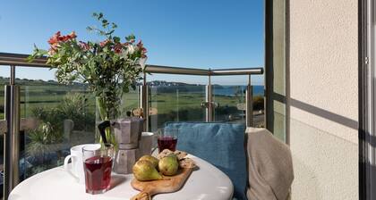 22 Zinc - Free WiFi, parking and Sea Views