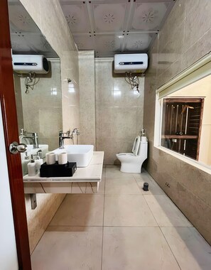 Deluxe Double Room | Bathroom