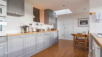 Refrigerador, microondas, horno, lavavajillas