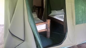 Standaard kamer, 1 twee- of 2 eenpersoonsbedden | Een bureau, een laptopwerkplek, een strijkplank/strijkijzer, beddengoed