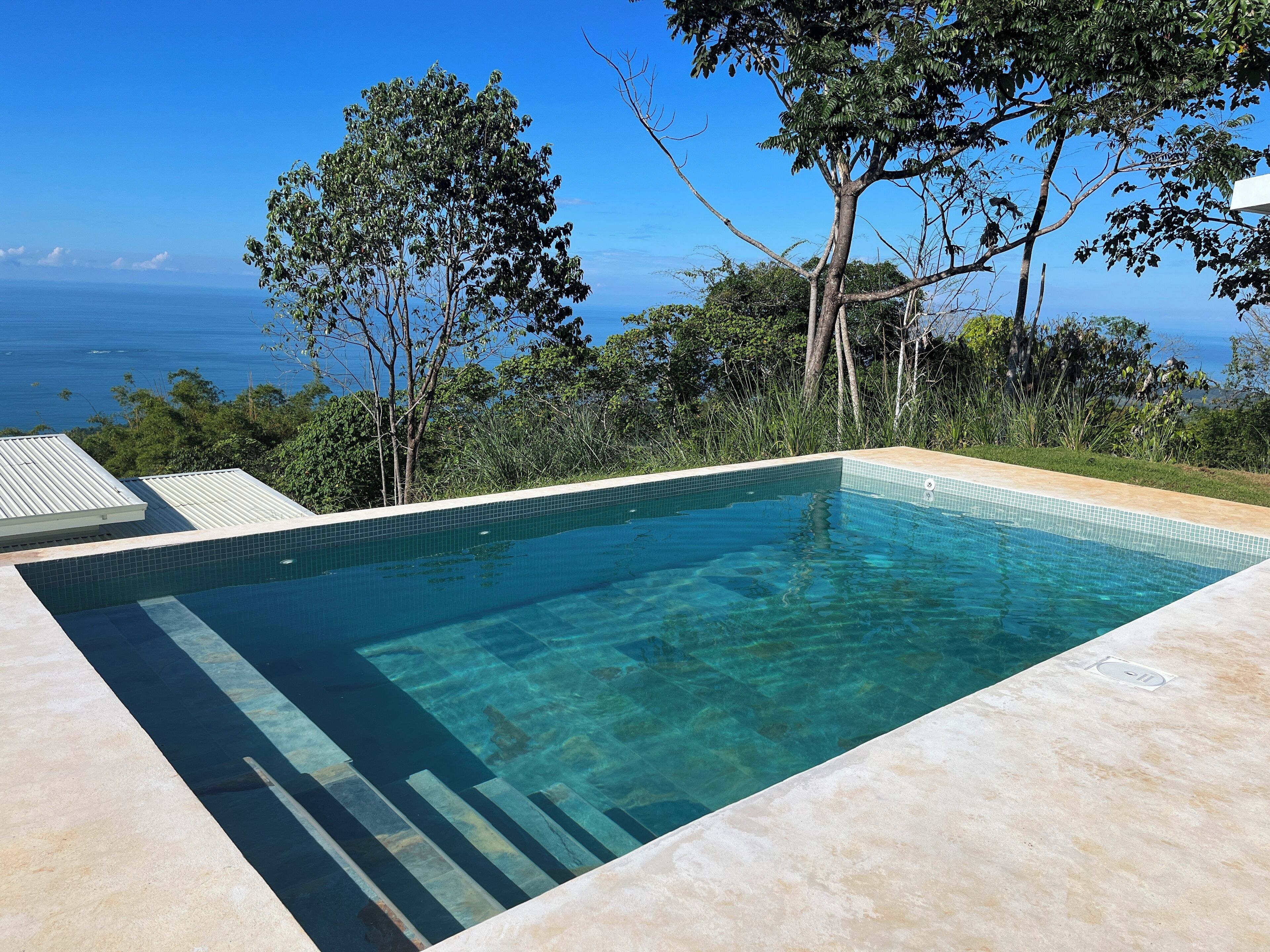 10 outdoor pools, sun loungers