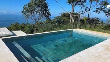 10 outdoor pools, sun loungers