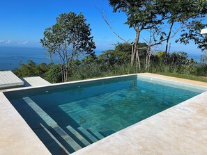 10 piscinas al aire libre, tumbonas