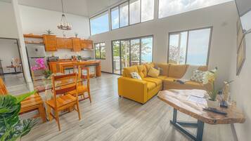 4bdr House in Uvita LORO | Panoramic Ocean Views | Zona de estar