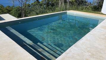 10 udendørs pools, liggestole