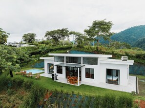 4bdr Home in uvita | TOROGOZ | Private Pool Uvita | Terraza o patio