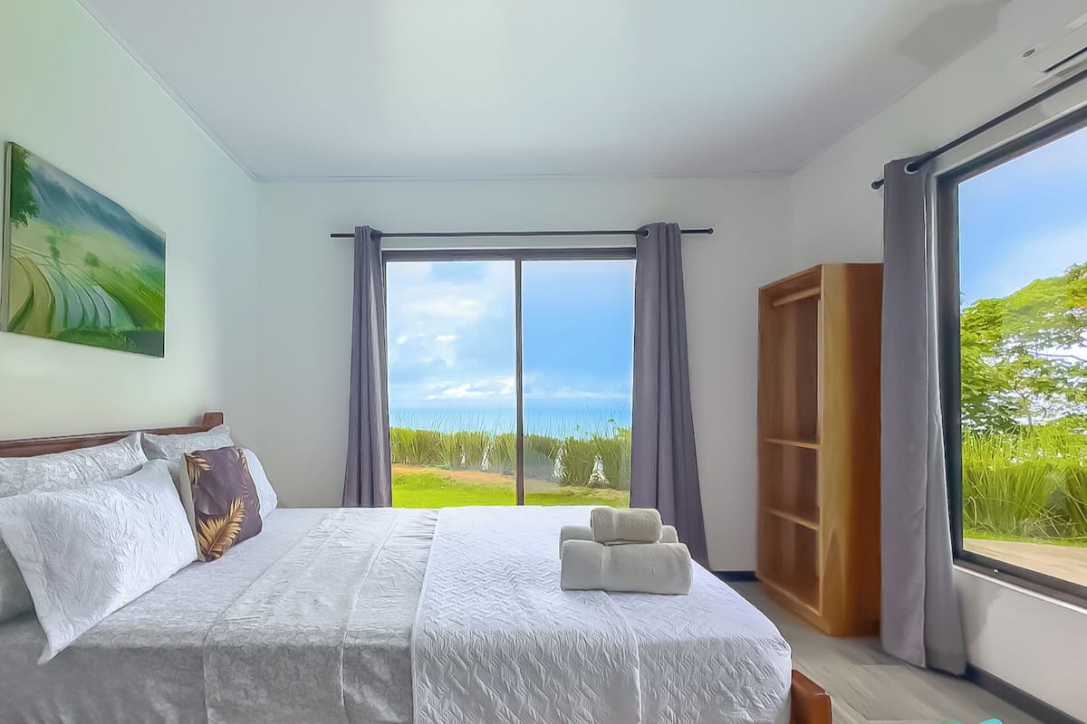 3bdr Villa in Uvita LAPA | Private Pool | 3 chambres, couette en duvet d'oie, matelas Select Comfort