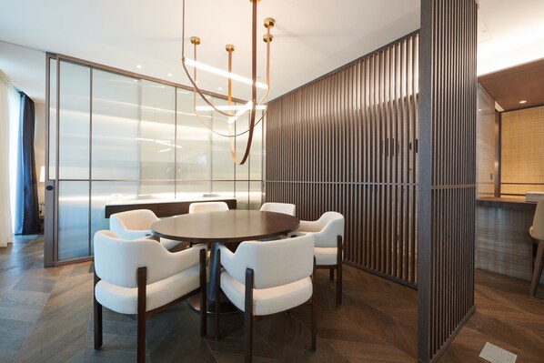 Prestige Suite | บริเวณนั่งเล่น | ทีวีจอแบน 50 นิ้ว พร้อมช่องเคเบิล, ทีวี
