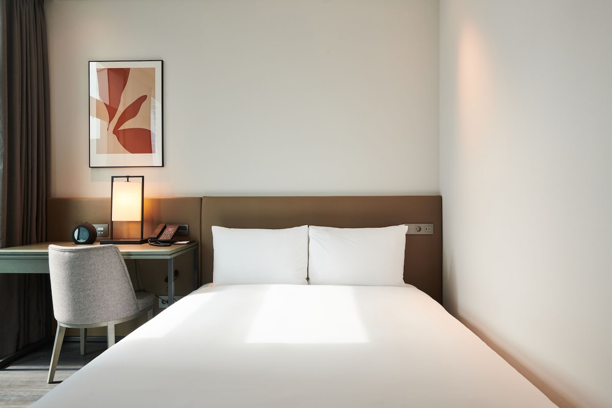 1 bedroom, in-room safe, blackout curtains, free WiFi